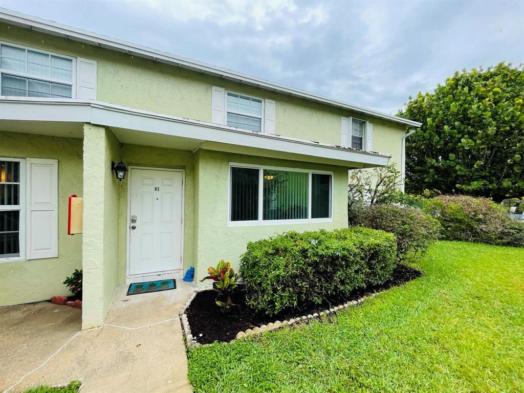 Photo of 12120 Alternate A1a #H5, Palm Beach Gardens, FL 33410 (MLS # R10727500)