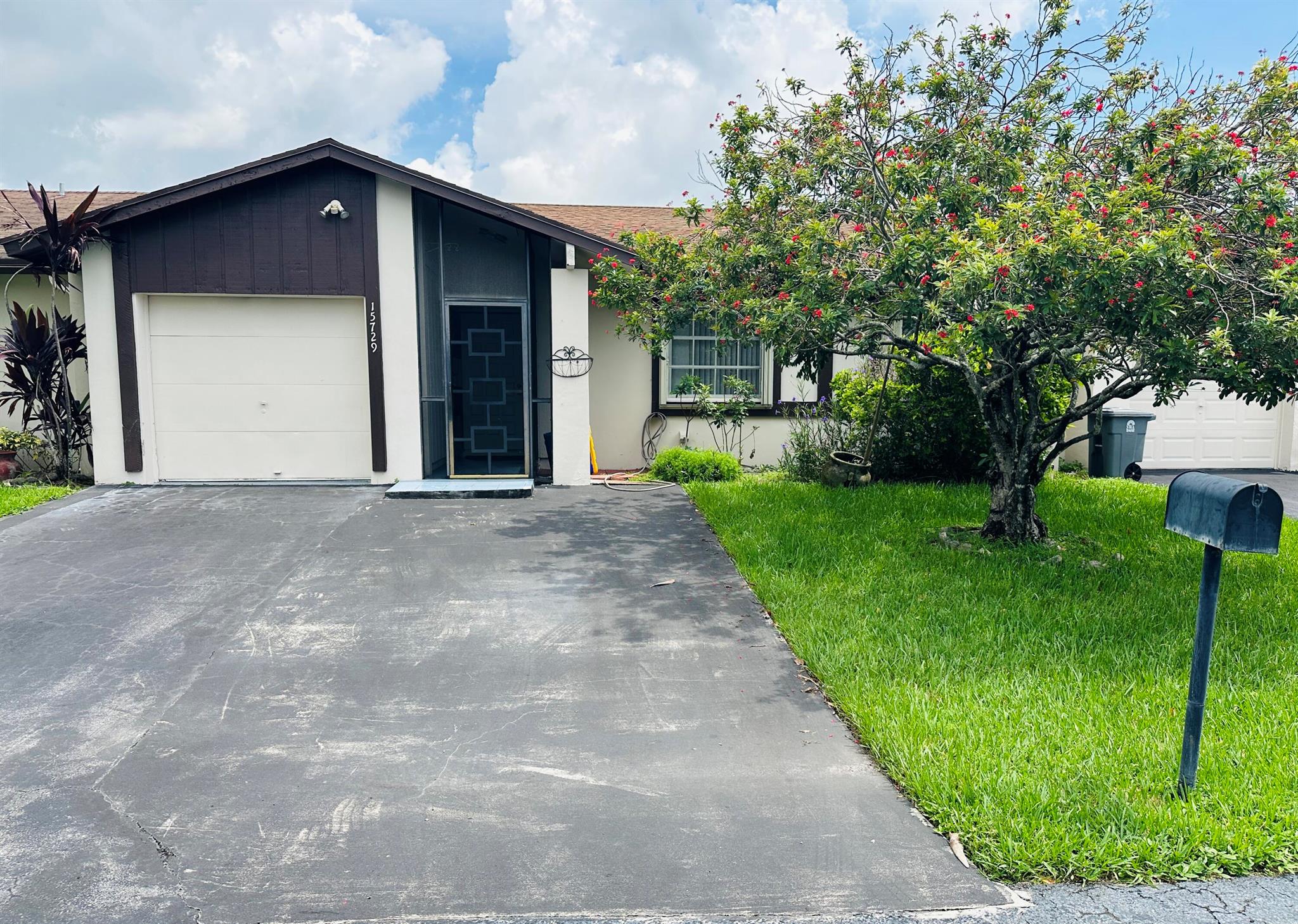 Security at Entrance! 3/2 Villa & 1 car Garage wide driveway can accommodate 2 cars. Clean & Bright Canvas to create your personal space and Decor, Vaulted Ceiling, Tile throughout,Split bedrooms step in shower in primary, bathtub with Jets in secondary bath. Enjoy coffee on your private screen Patio. 55 plus community, Villa is walking distance to amenities!!!Centrally Located Delray Beach! Close to Shopping, Banks, Health care, & Hospitals, Incredible Dining establishments. WHAT A GREAT PLACE TO CALL HOME!