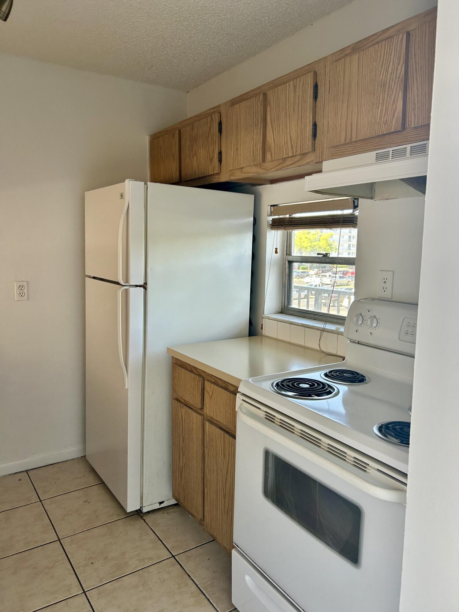 LAKESHORE AT UNIVERSITY PARK - Residential Lease