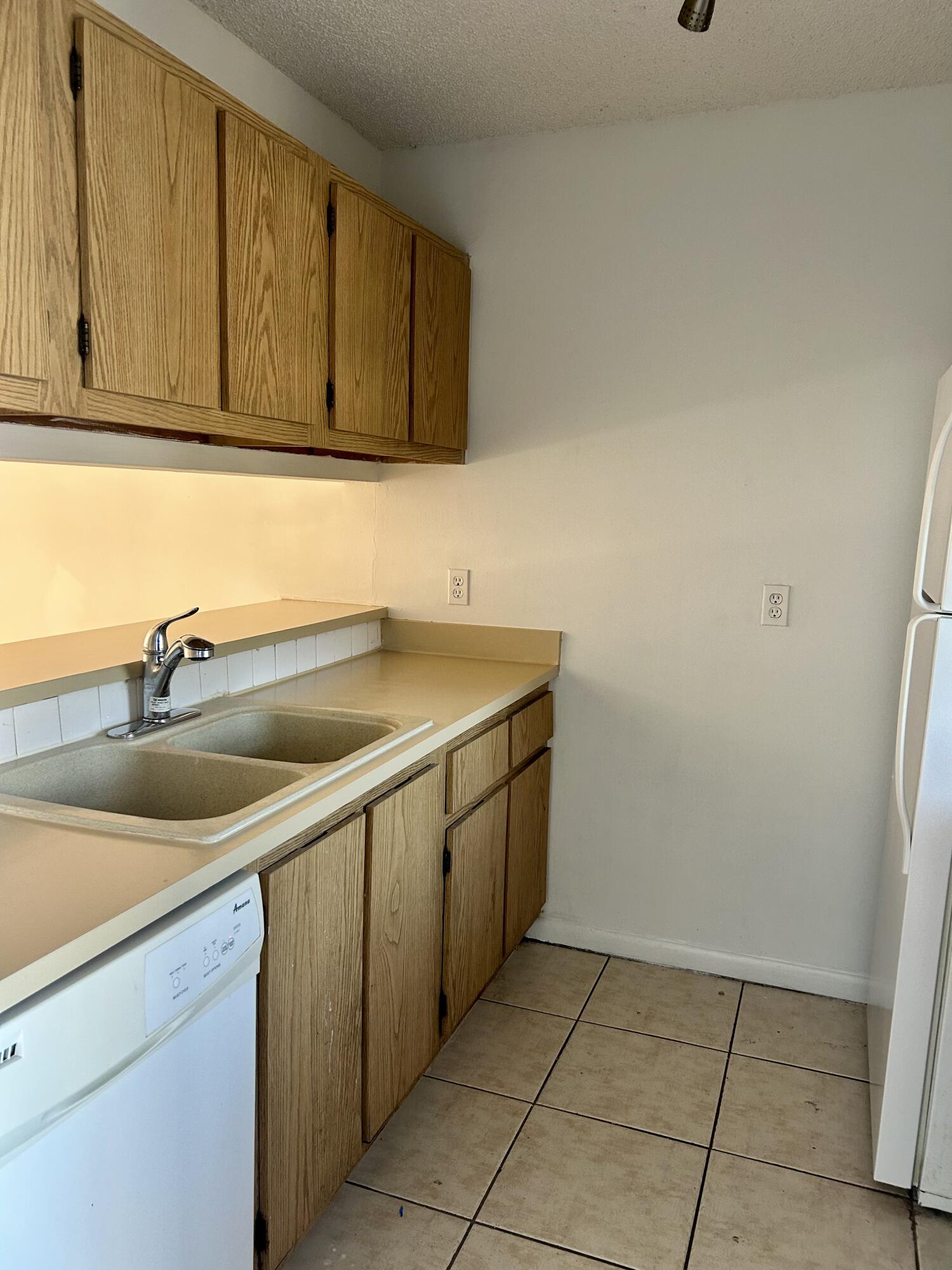 LAKESHORE AT UNIVERSITY PARK - Residential Lease