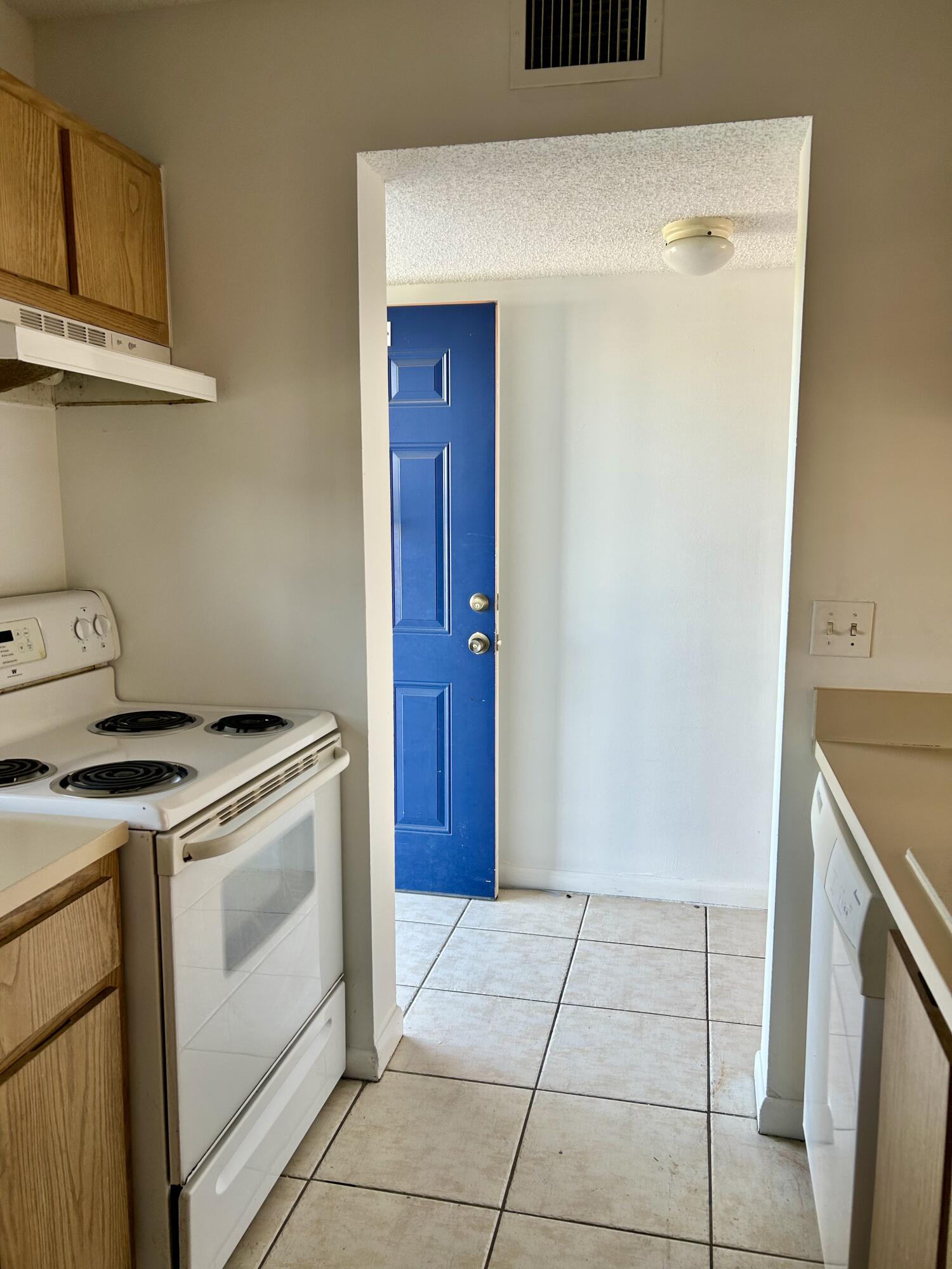 LAKESHORE AT UNIVERSITY PARK - Residential Lease