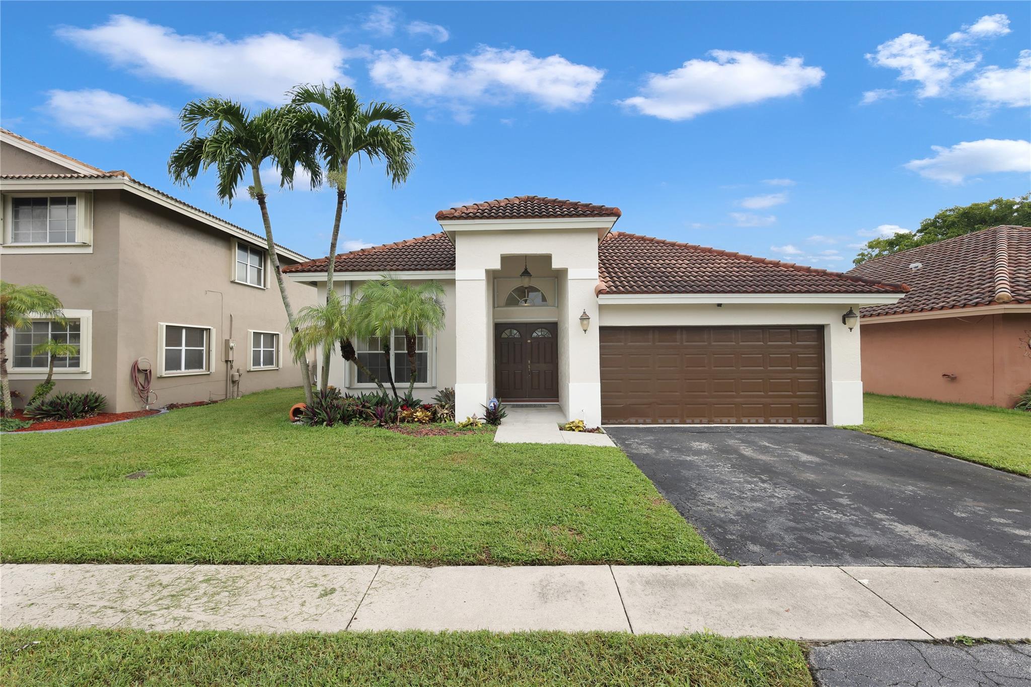 ***ELEGANT LAKEFRONT HOME IN SAWGRASS ESTATES NORTH*** WELCOME TO THIS CHARMING 3-BEDROOM, 2-BATH HOME DESIGHNED FOR COMFORT AND STYLE. THE SPACIOUS OPEN-CONCEPT LIVING AREA FEATURES VAULTED CEILINGS, TILE AND WOOD FLOORS THROUGHOUT AND EXPANSIVE WINDOWS THAT FILL THE SPACE WITH TONS OF NATURAL LIGHT WHILE OFFERING SERENE LAKE VIEWS. THE OPEN KITCHEN IS EQUIPPED WITH WOOD CABINETS, GRANITE COUNTERS AND STAINLESS-STEEL APPLIANCES, WHILE THE BEAUTIFULLY REMODELED PRIMARY BATH PROVIDES A PRIVATE REATREAT. ENJOY BEING CLOSE TO ALL MAJOR ROADWAYS WITH ENDLESS SHOPPING AND DINING JUST STEPS AWAY. THE PERFECT BLEND OF UPSCALE LIVING AND FAMILY COMFORT.