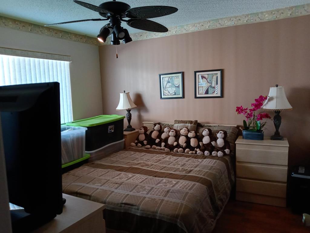 HUNTINGTON LAKES - Residential