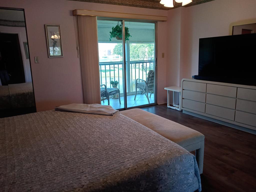 HUNTINGTON LAKES - Residential