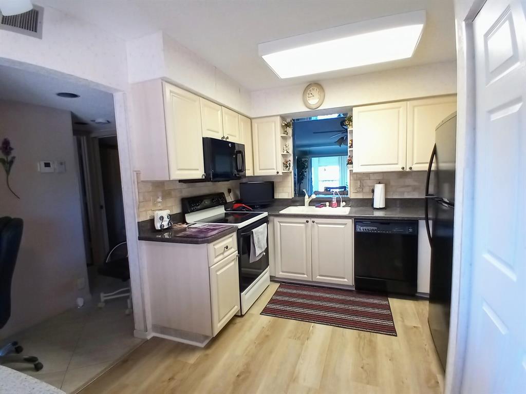 HUNTINGTON LAKES - Residential