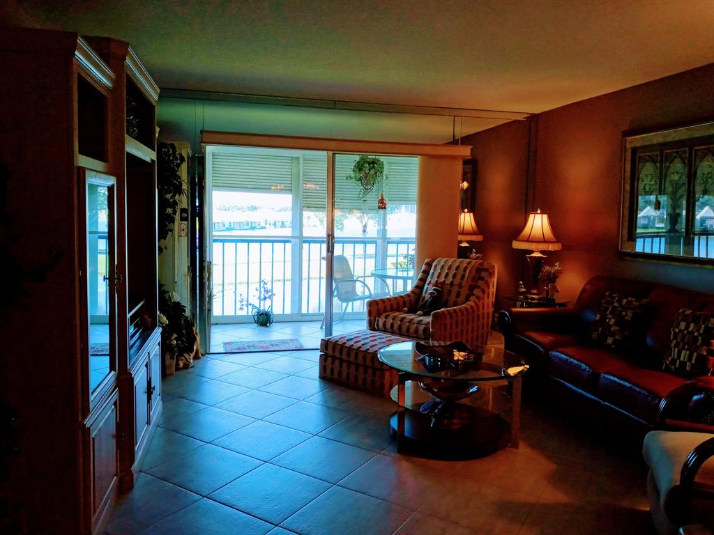 HUNTINGTON LAKES - Residential