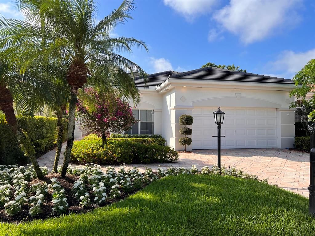 Photo of 270 Isle Way, Palm Beach Gardens, FL 33418 (MLS # R10806417)
