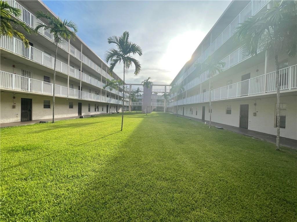 BROOKFIELD SQUARE CONDO U - Residential