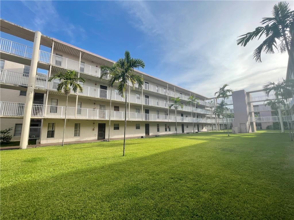 BROOKFIELD SQUARE CONDO U - Residential