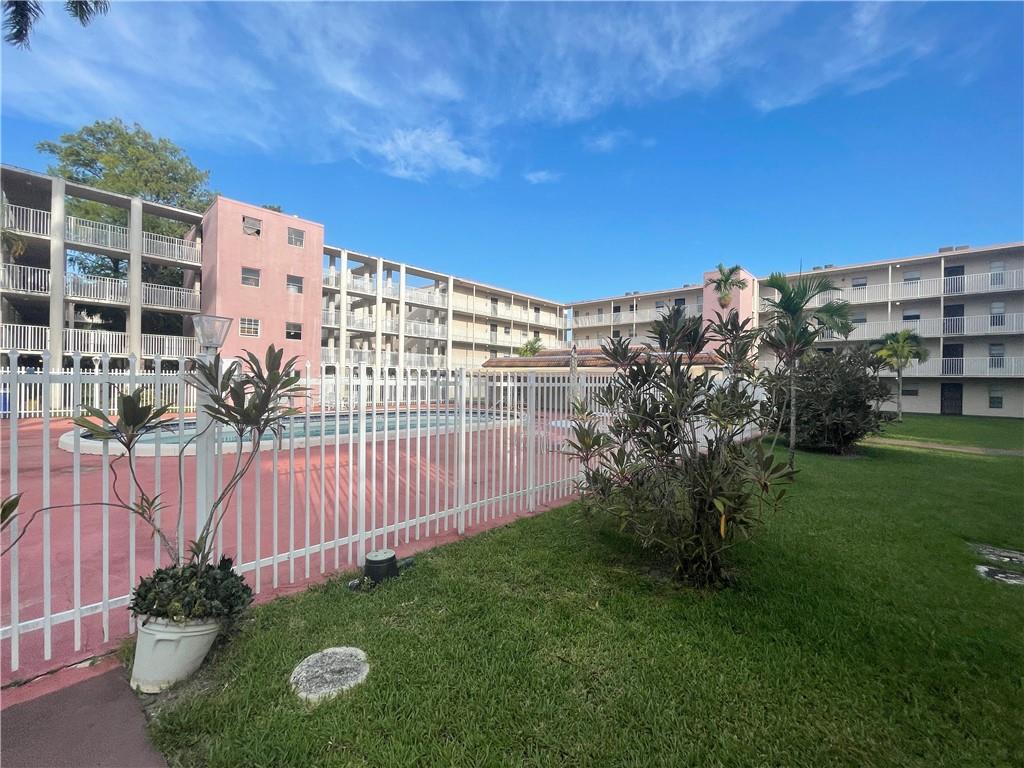 BROOKFIELD SQUARE CONDO U - Residential