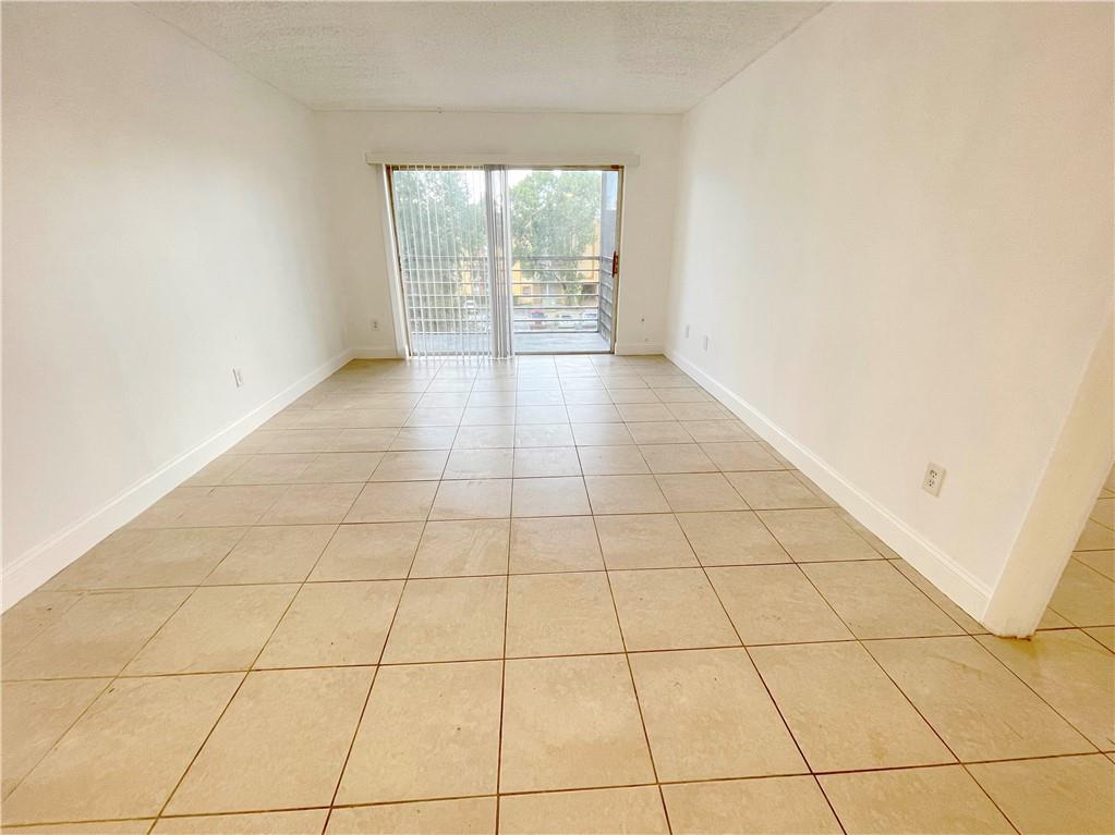 BROOKFIELD SQUARE CONDO U - Residential