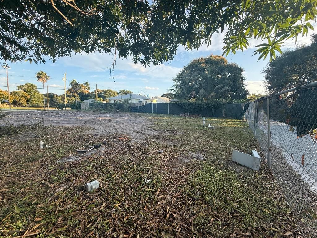 Photo of 218 SW 5th Avenue, Delray Beach, FL 33444 (MLS # R11051929)