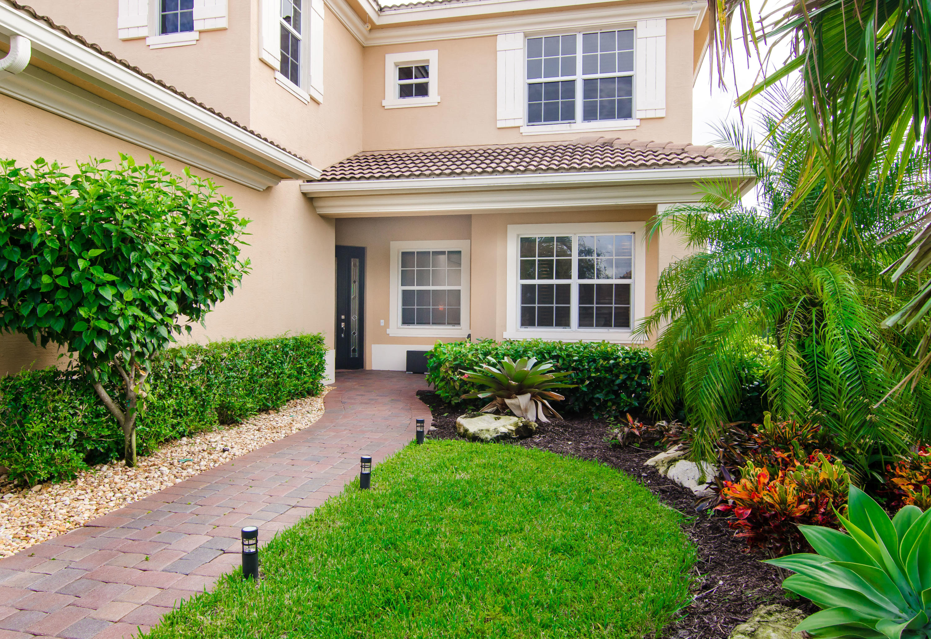 PALOMA - Residential Lease