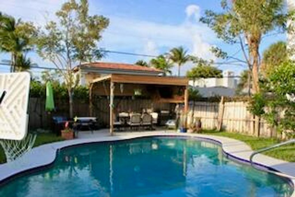 Photo of 237 Wenonah Place, West Palm Beach, FL 33405 (MLS # B26011307)