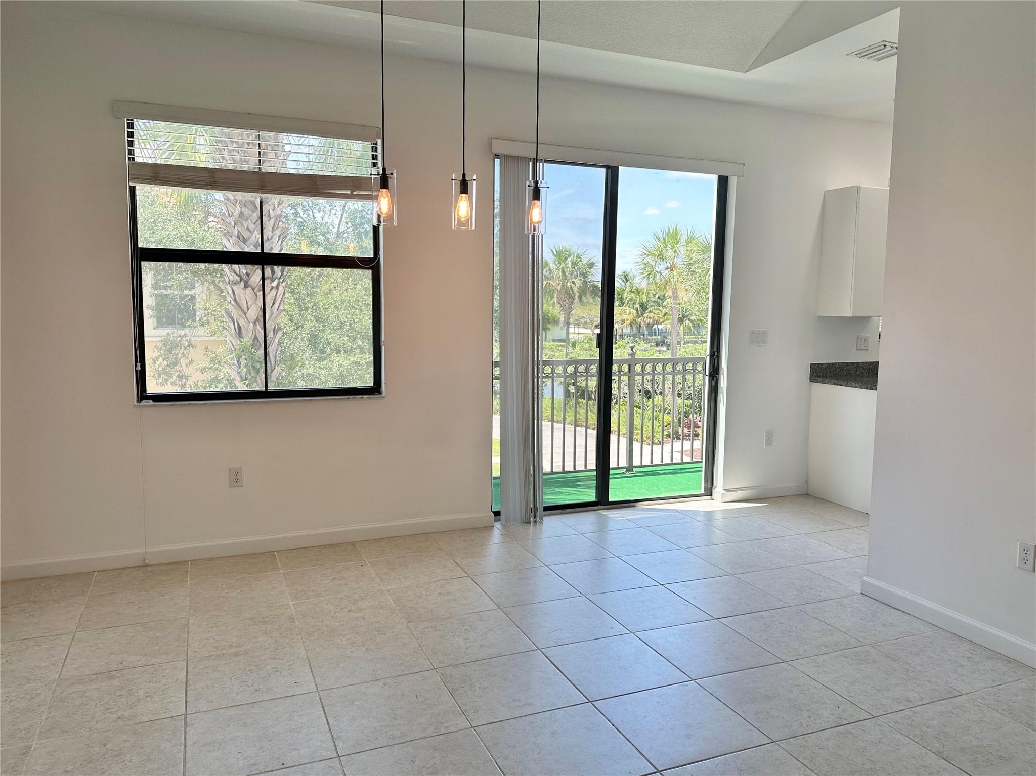 SAWGRASS LAKES - ARTESIA - Residential Lease