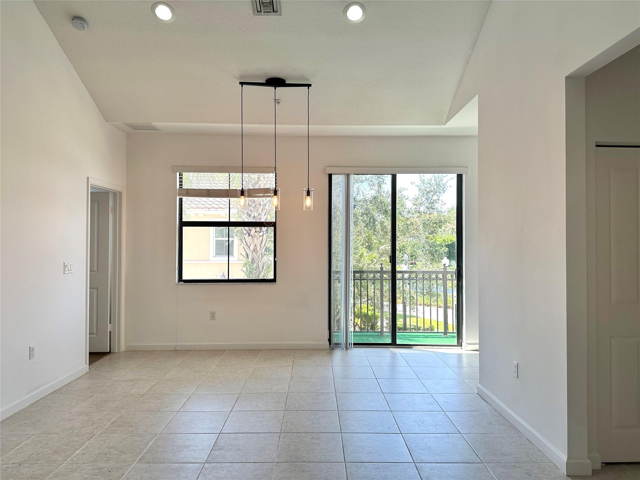 SAWGRASS LAKES - ARTESIA - Residential Lease