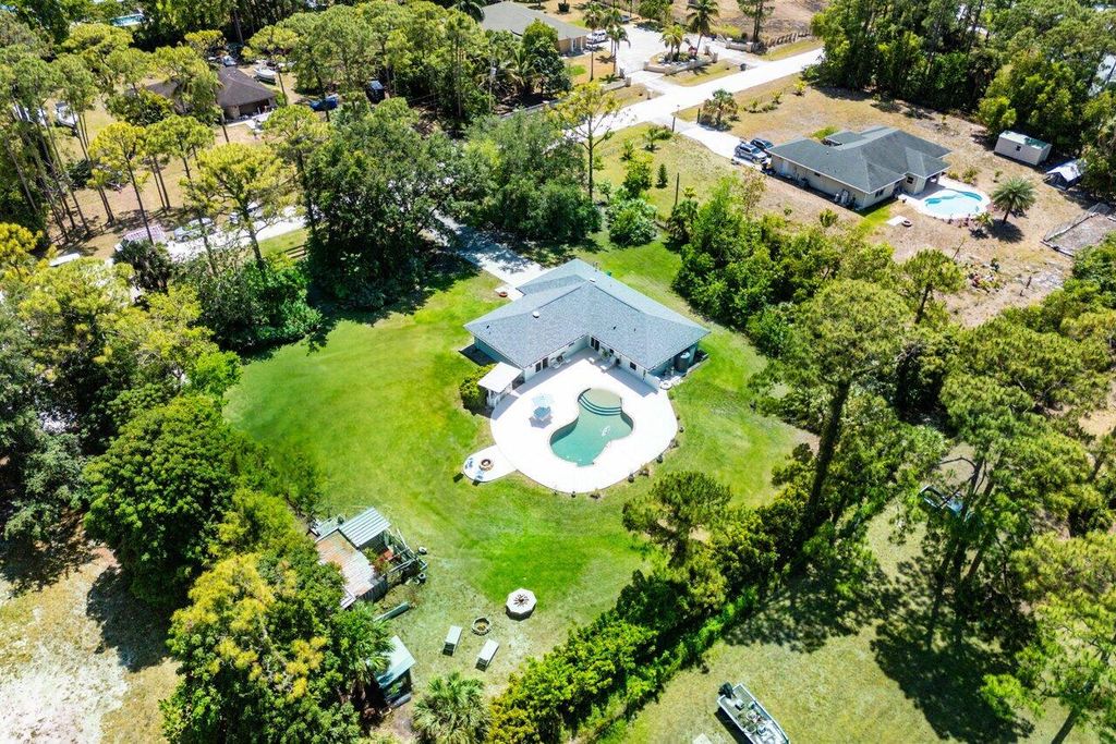 Photo of 17109 81st Lane N, Loxahatchee, FL 33470 (MLS # R11087282)