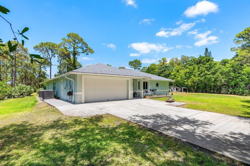 Photo of 17109 81st Lane N, Loxahatchee, FL 33470 (MLS # R11087282)