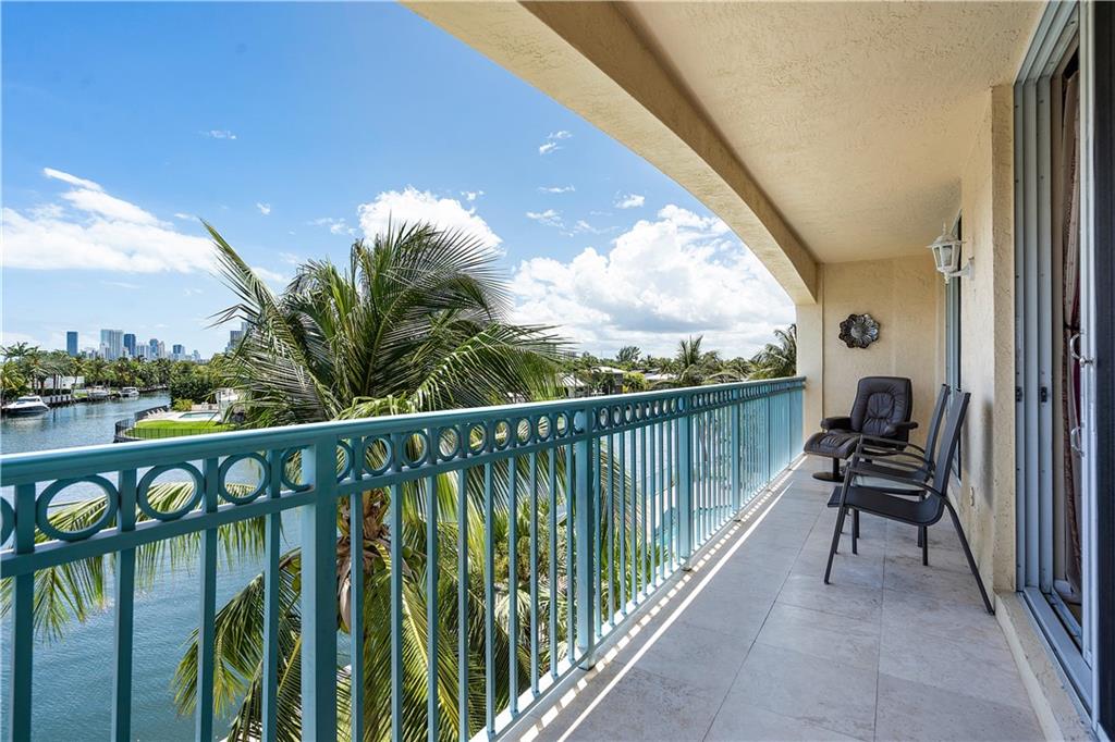 Hallandale Yacht Club - Residential