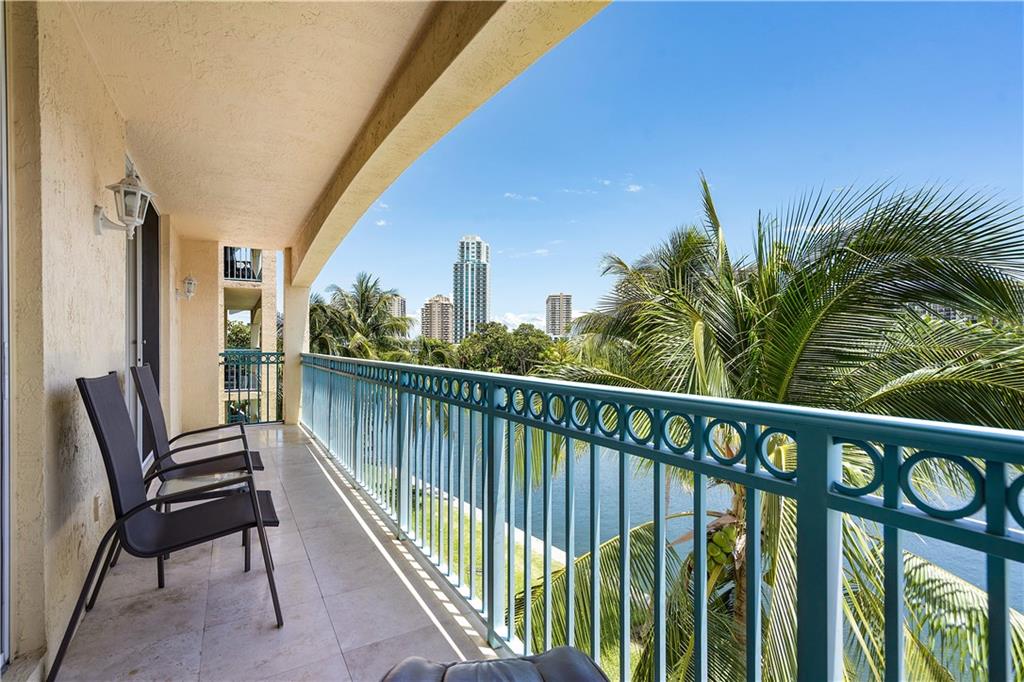Hallandale Yacht Club - Residential