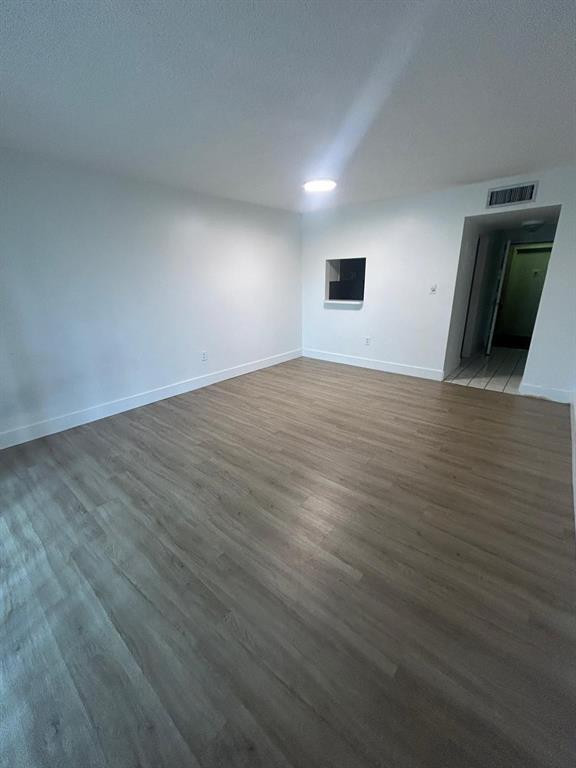 Heritage Circle Condo - Residential Lease