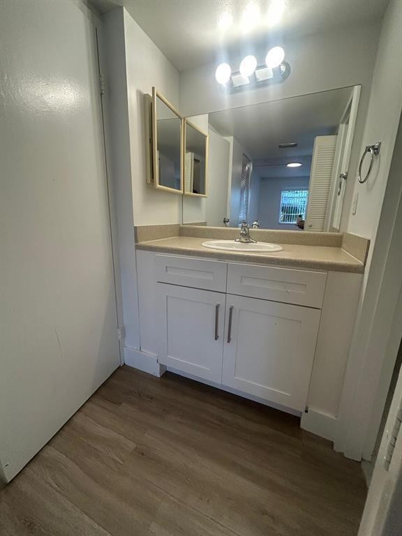 Heritage Circle Condo - Residential Lease