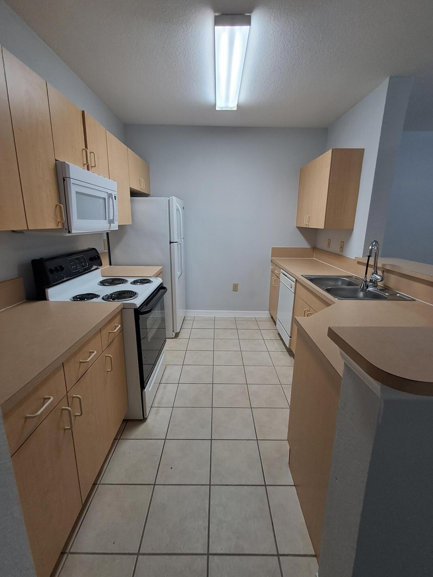 THE BELMONT II AT ST LUCIE WEST, A CONDOMINIUM - Residential Lease