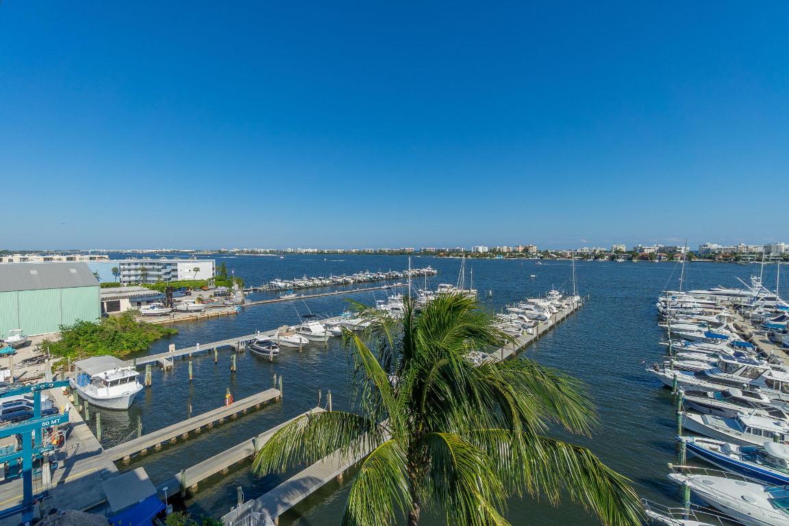 MOORINGS AT LANTANA CONDO 3 - Residential