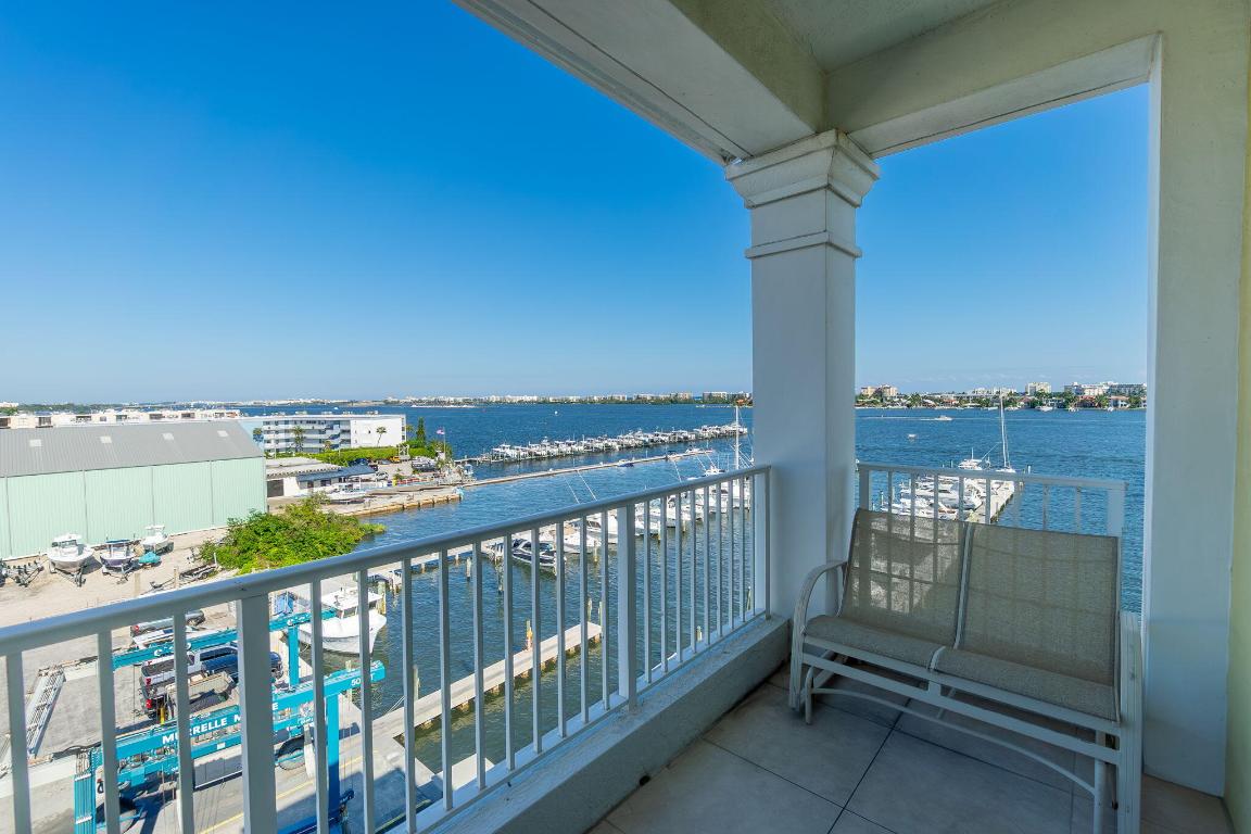 MOORINGS AT LANTANA CONDO 3 - Residential