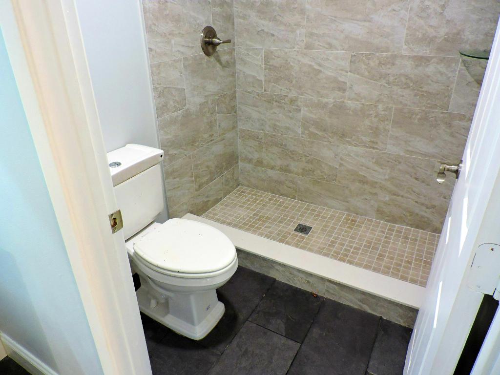 RIVERWALK 3 - Residential Lease