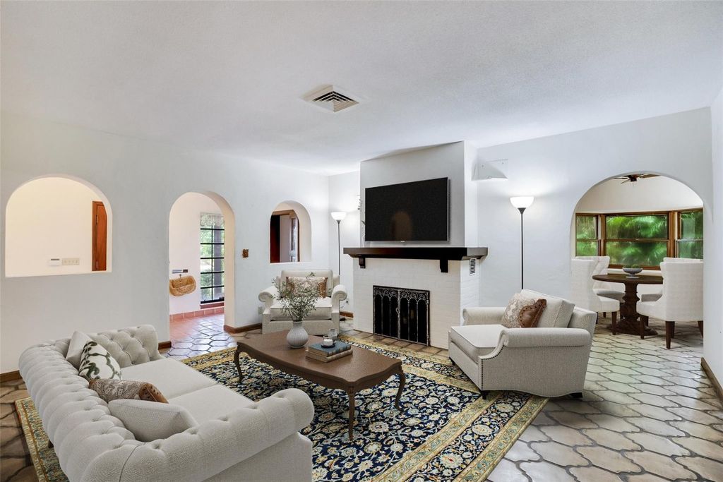 Photo of 1022 SE 12th Way, Fort Lauderdale, FL 33316 (MLS # F10526415)