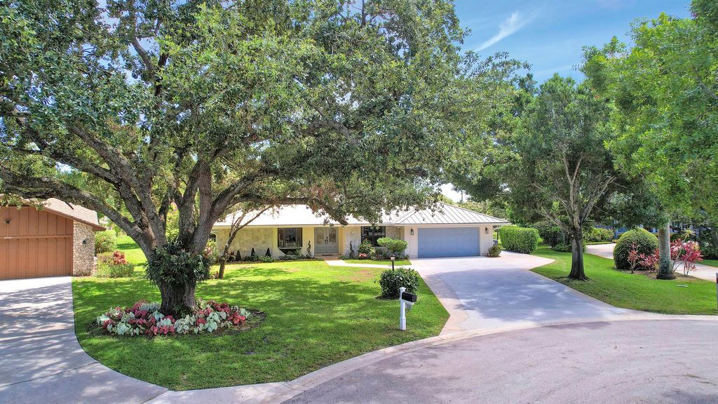 Photo of 18784 Falcon Way, Jupiter, FL 33458 (MLS # R11103856)