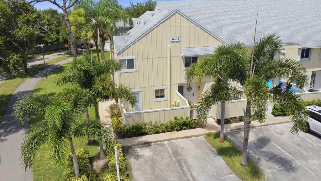 Photo of 6263 RIVERWALK Lane #1, Jupiter, FL 33458 (MLS # B26057319)