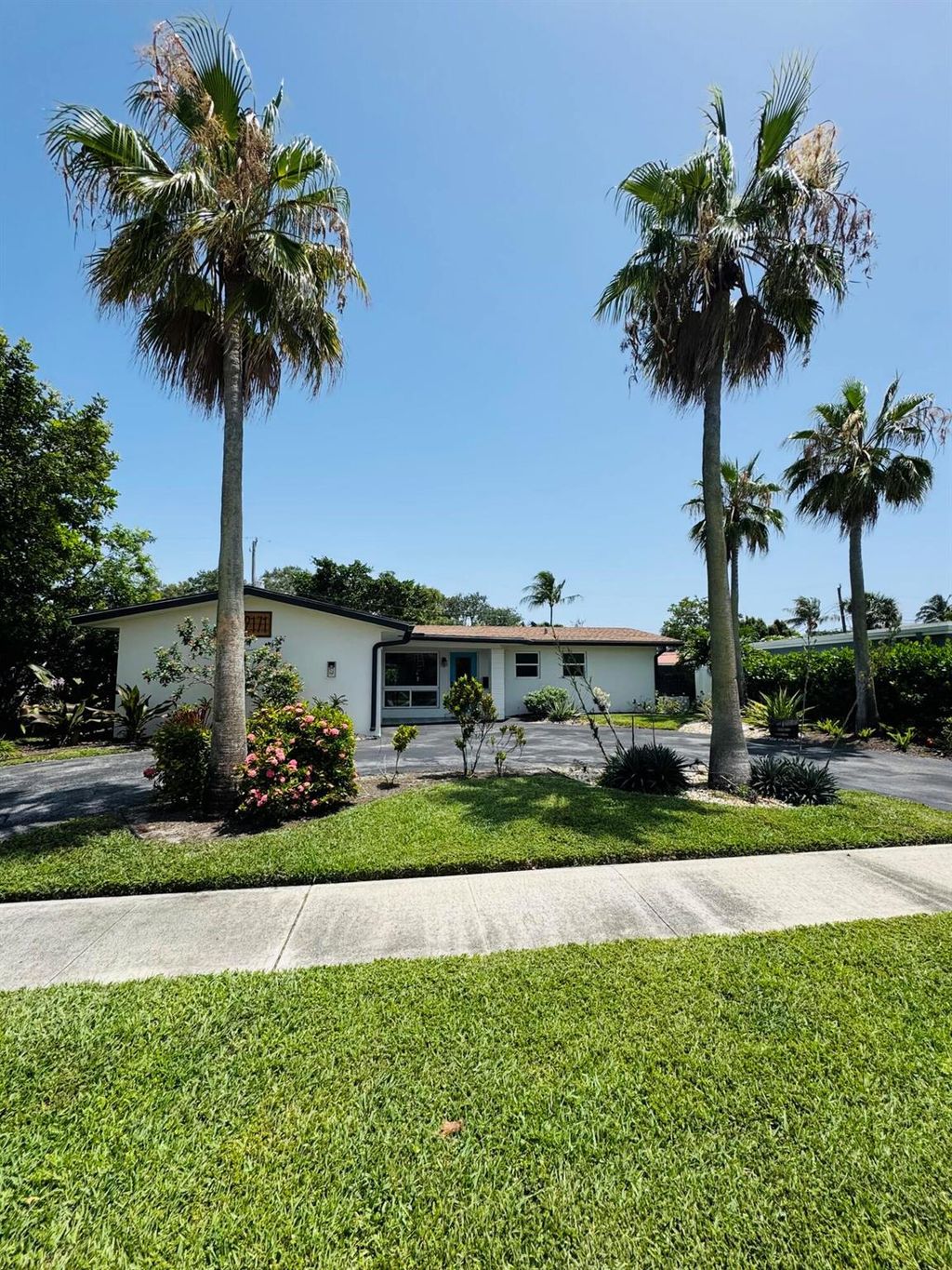 Photo of 2171 NE 62nd Court, Fort Lauderdale, FL 33308 (MLS # R11097556)