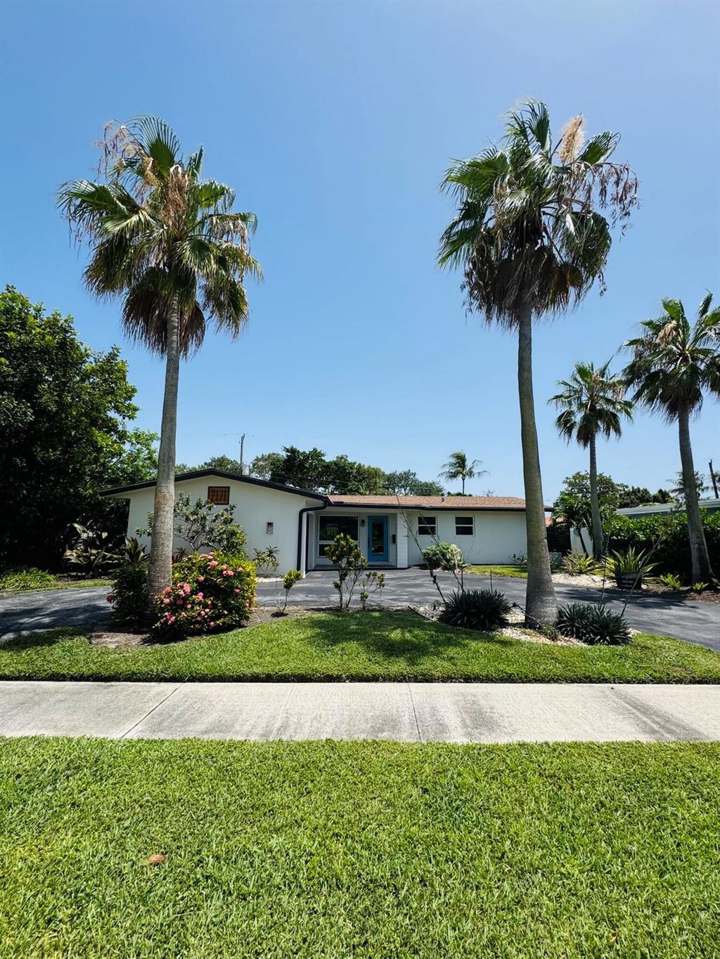 Photo of 2171 NE 62nd Court, Fort Lauderdale, FL 33308 (MLS # R11097556)