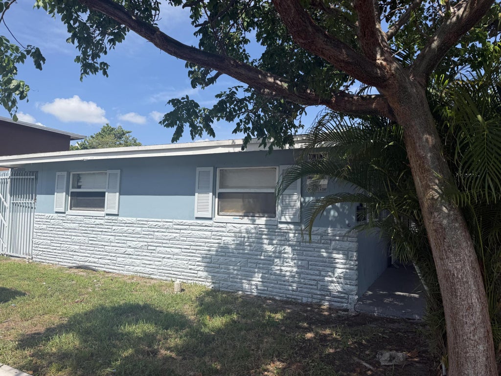 Photo of 1133 NW 7th Avenue #2, Fort Lauderdale, FL 33311 (MLS # B26044148)