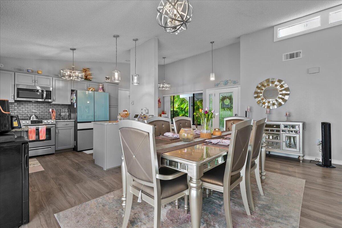 VILLAS OF MONTEREY AT INDIAN SPRING - Residential