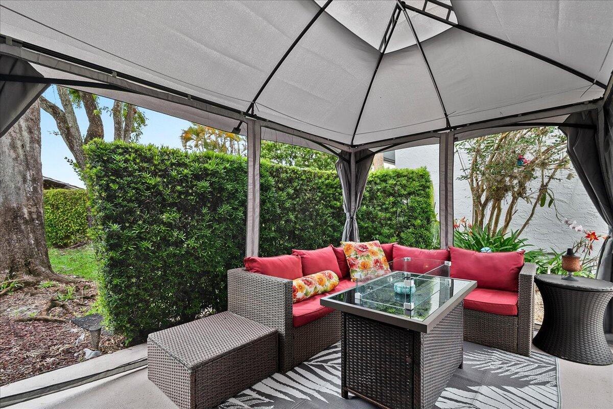 VILLAS OF MONTEREY AT INDIAN SPRING - Residential