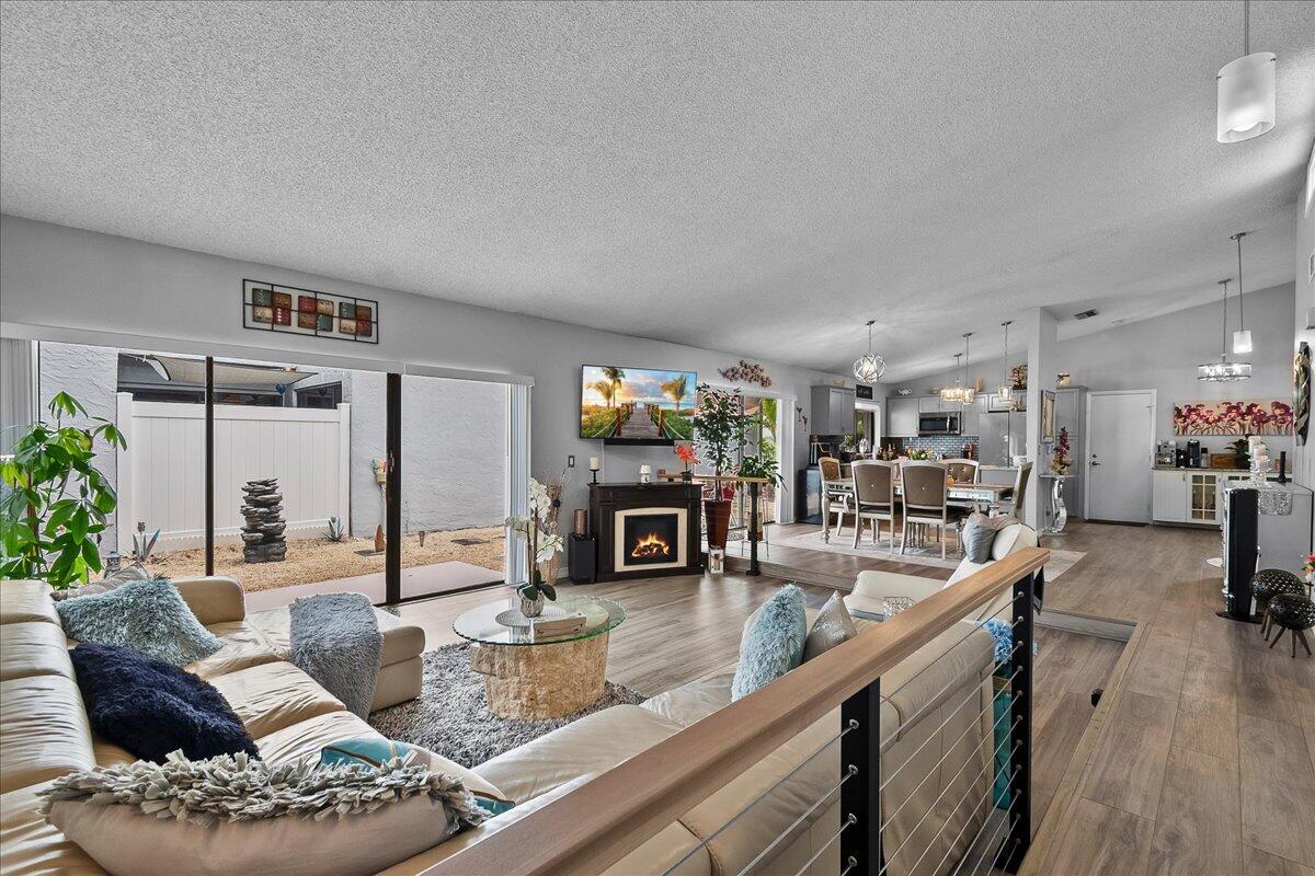 VILLAS OF MONTEREY AT INDIAN SPRING - Residential