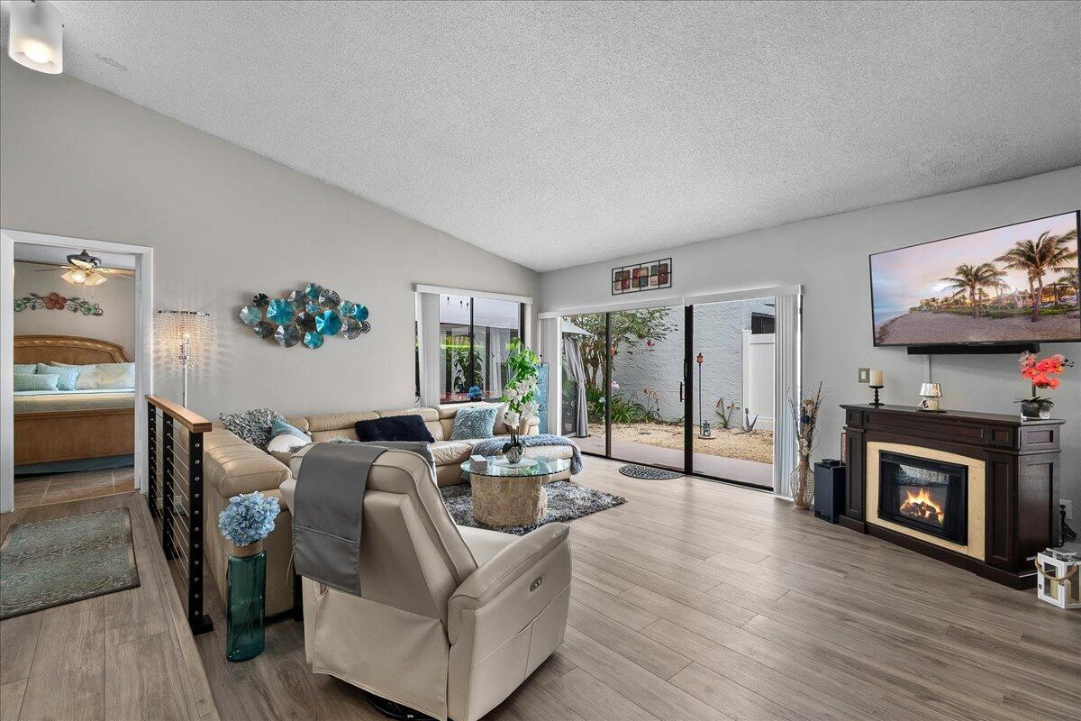 VILLAS OF MONTEREY AT INDIAN SPRING - Residential