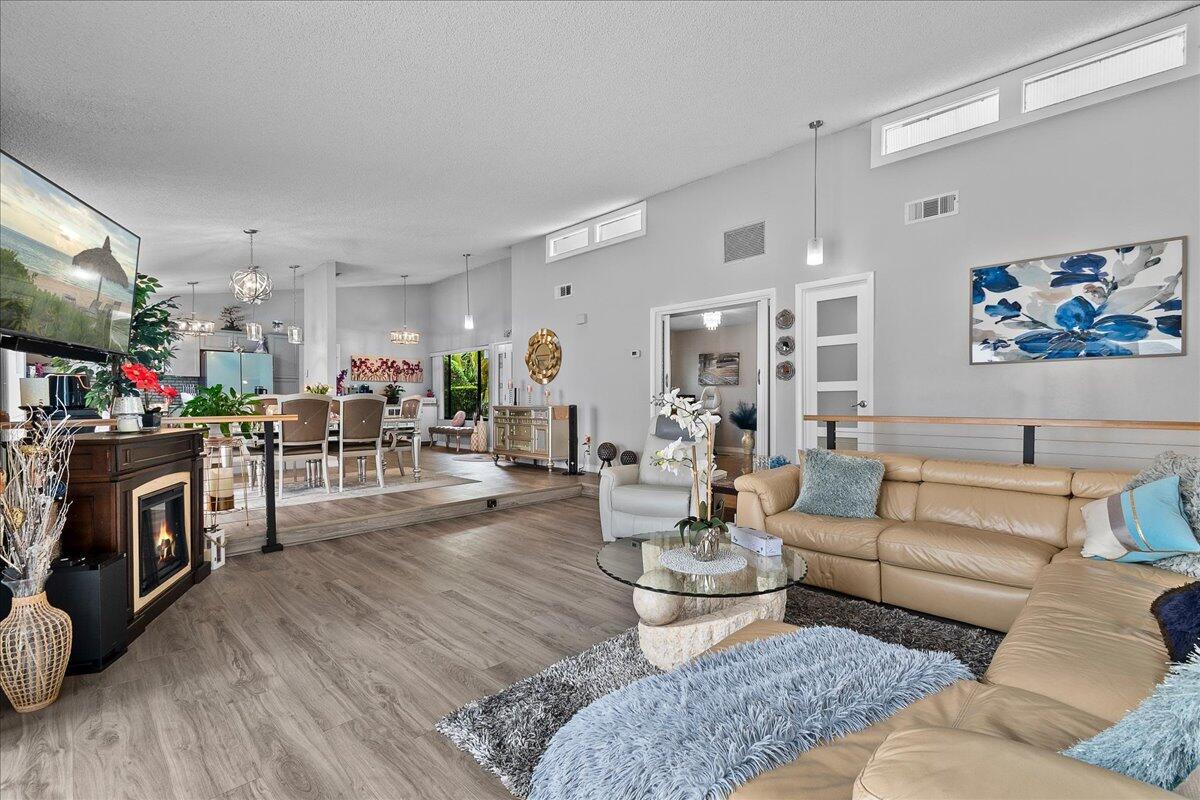 VILLAS OF MONTEREY AT INDIAN SPRING - Residential