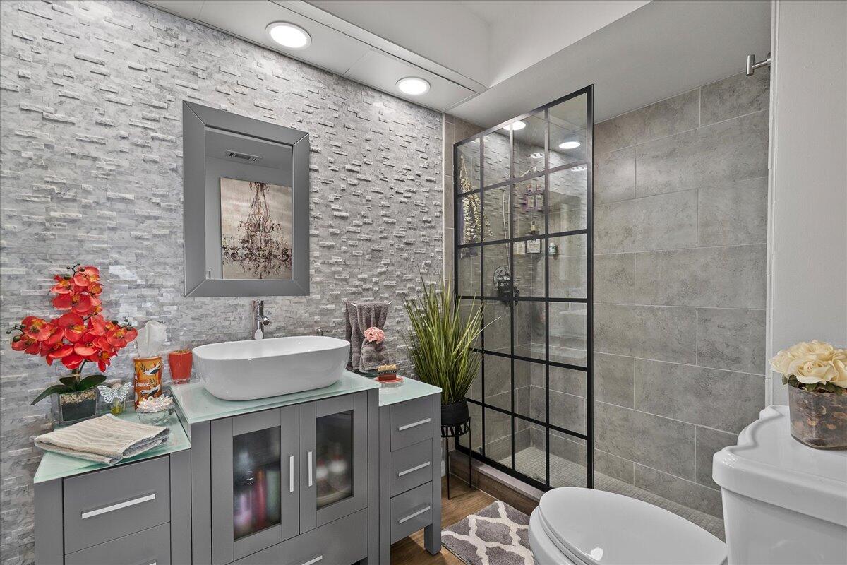 VILLAS OF MONTEREY AT INDIAN SPRING - Residential