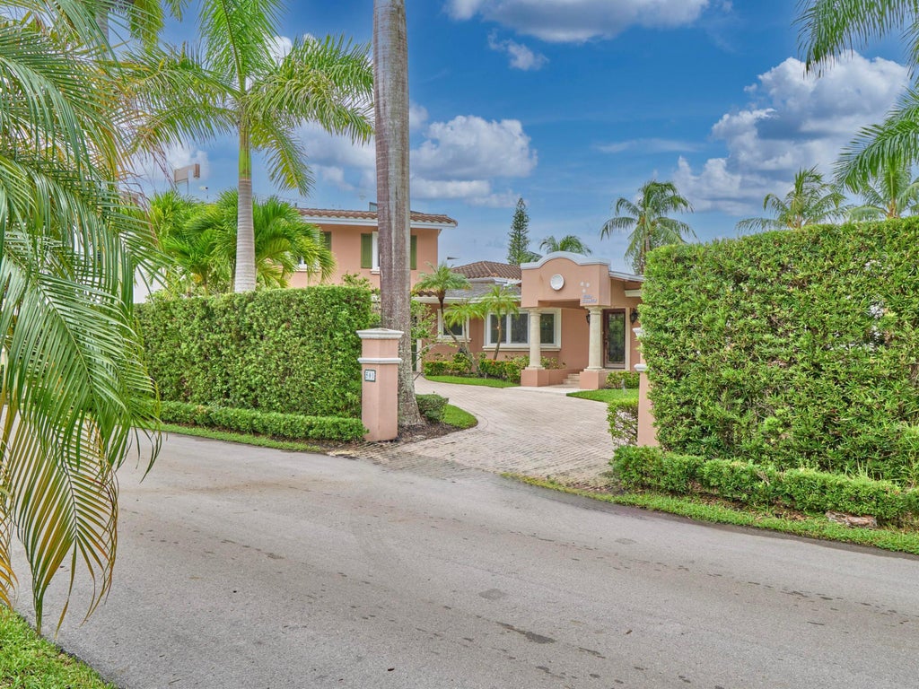 Photo of 501 Coconut Isle Drive, Fort Lauderdale, FL 33301 (MLS # B26086698)