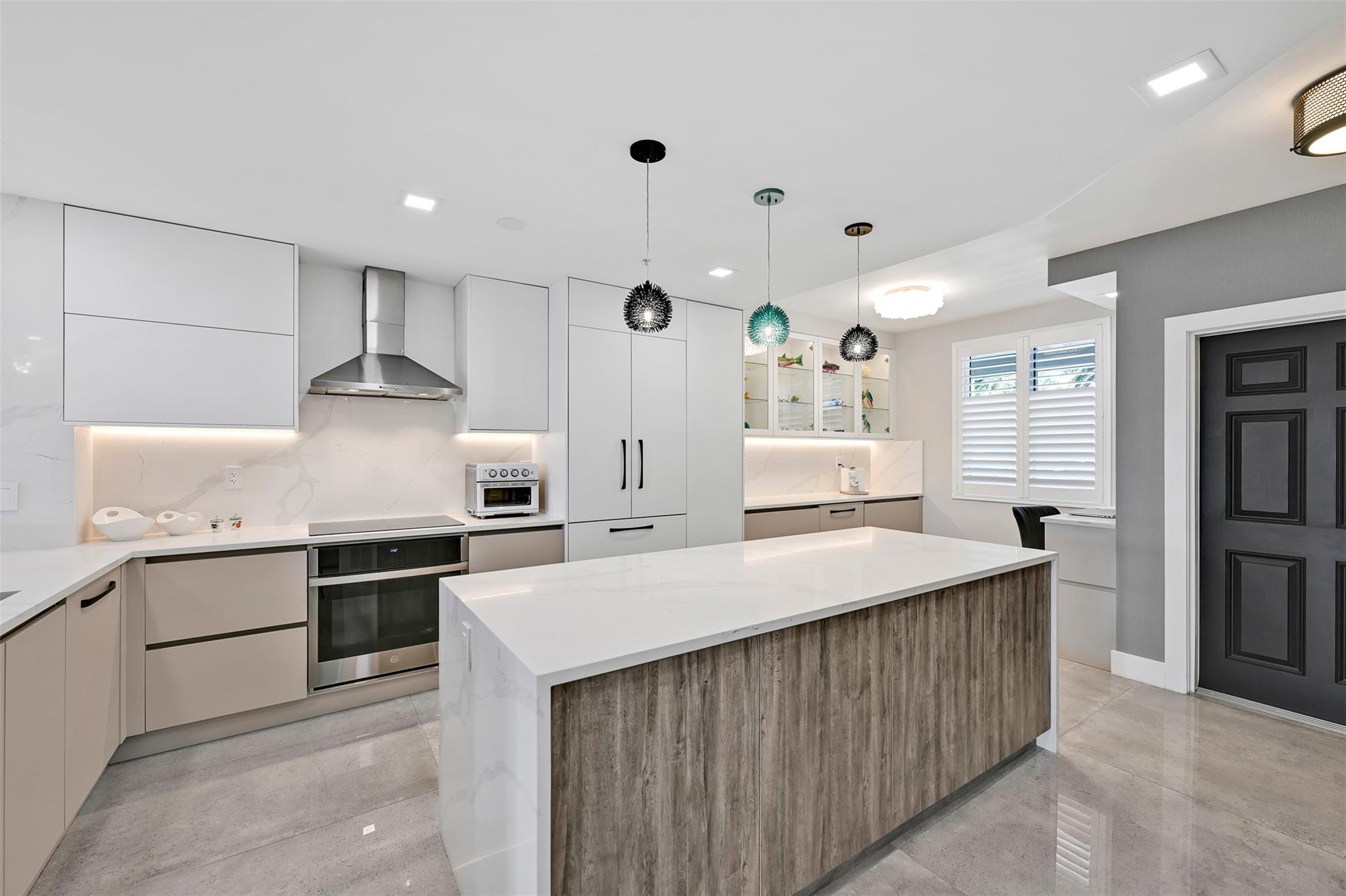 2880 NE 14th Street Cswy 108
