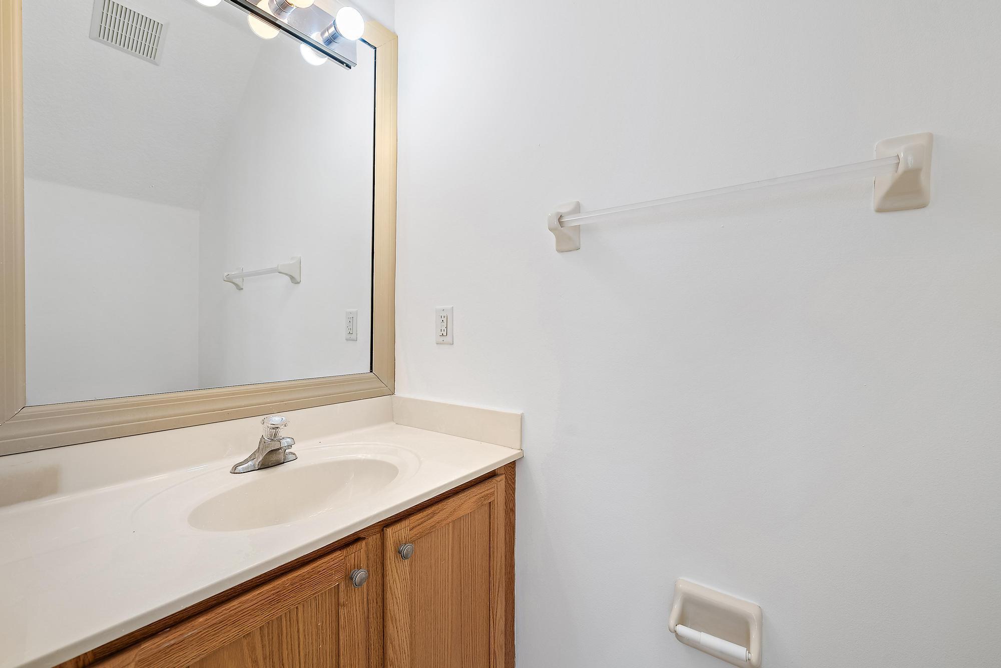 GABLES AT NORTHLAKE 1 - Residential