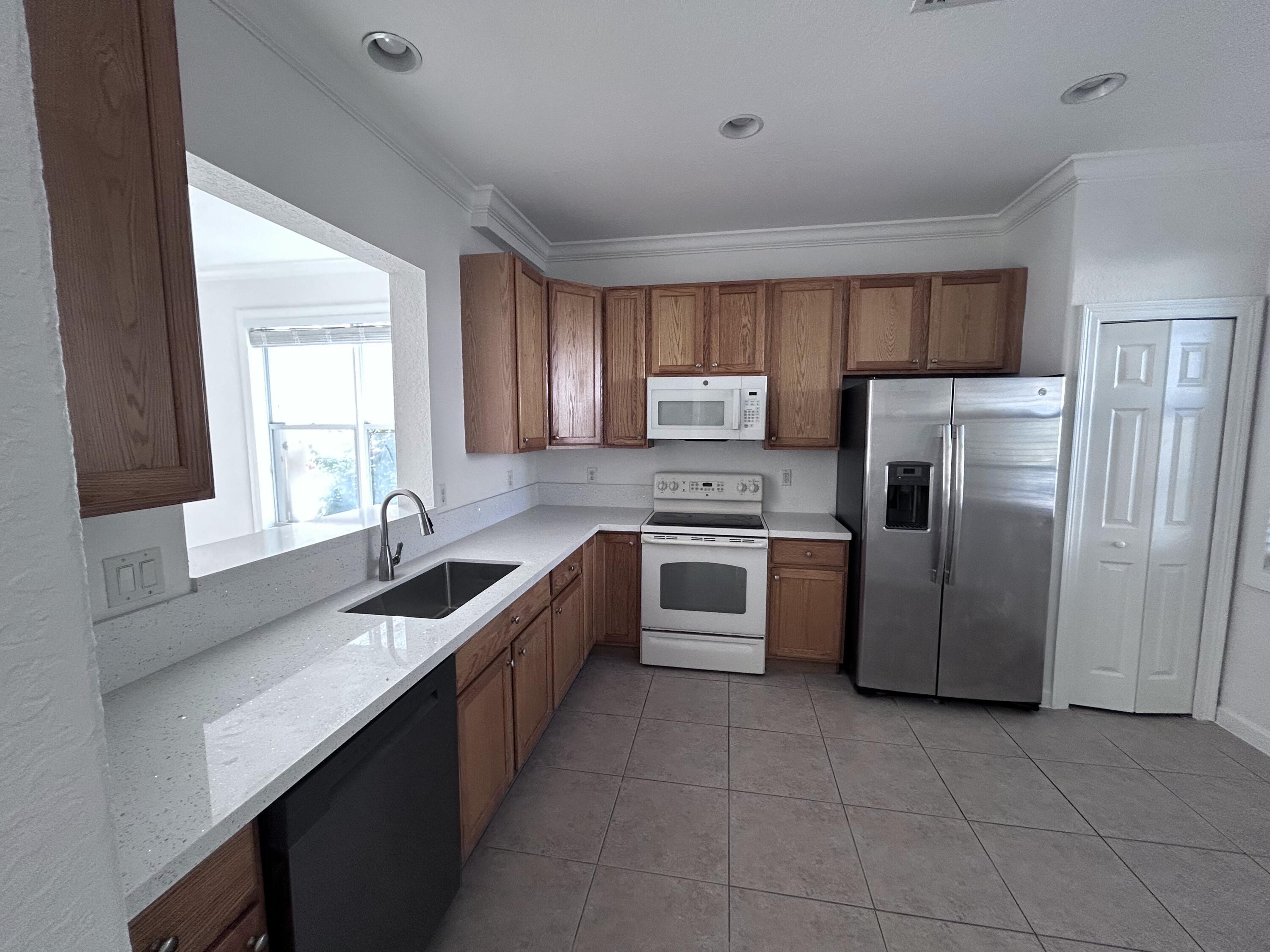 GABLES AT NORTHLAKE 1 - Residential