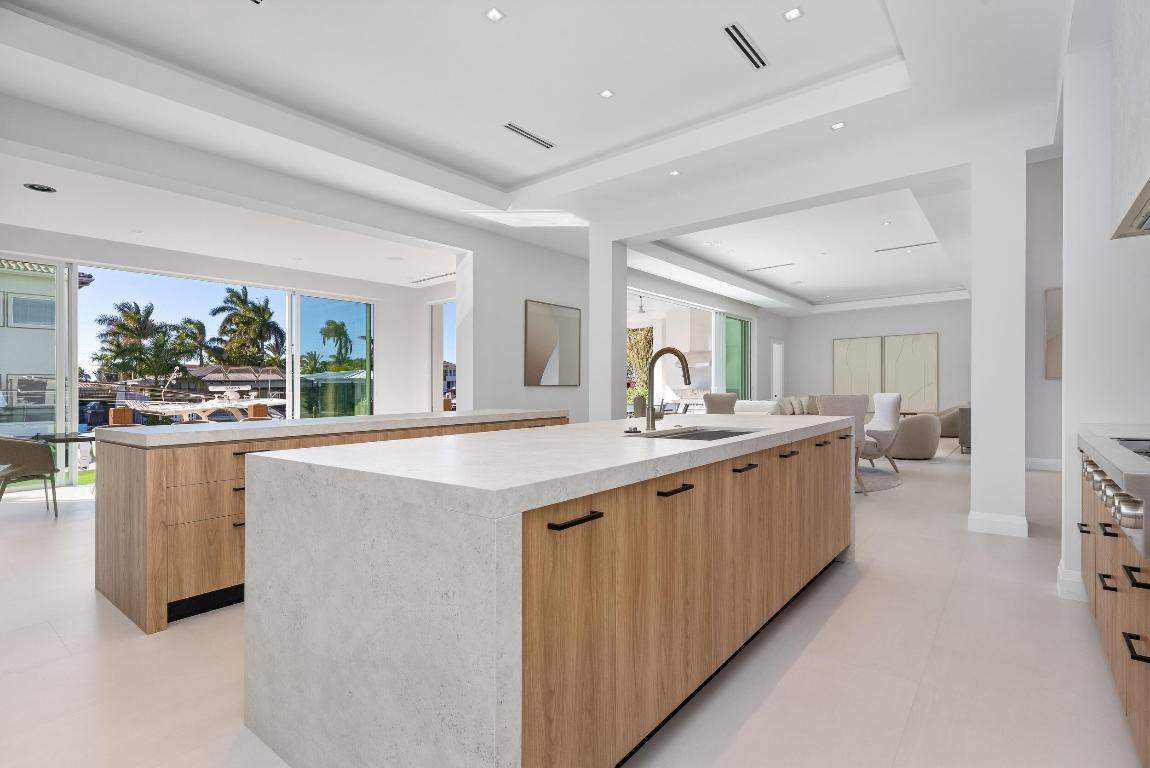 BOCA HARBOUR 4TH SEC - Residential