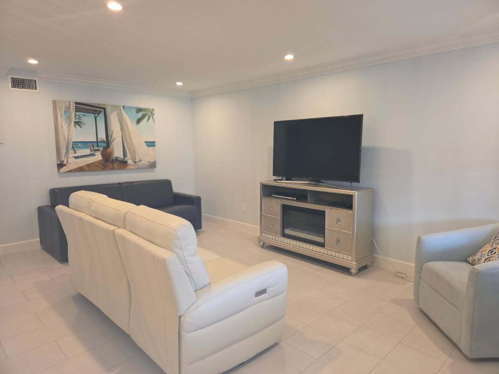 SHORE CLUB APTS B & C CONDO - Residential Lease