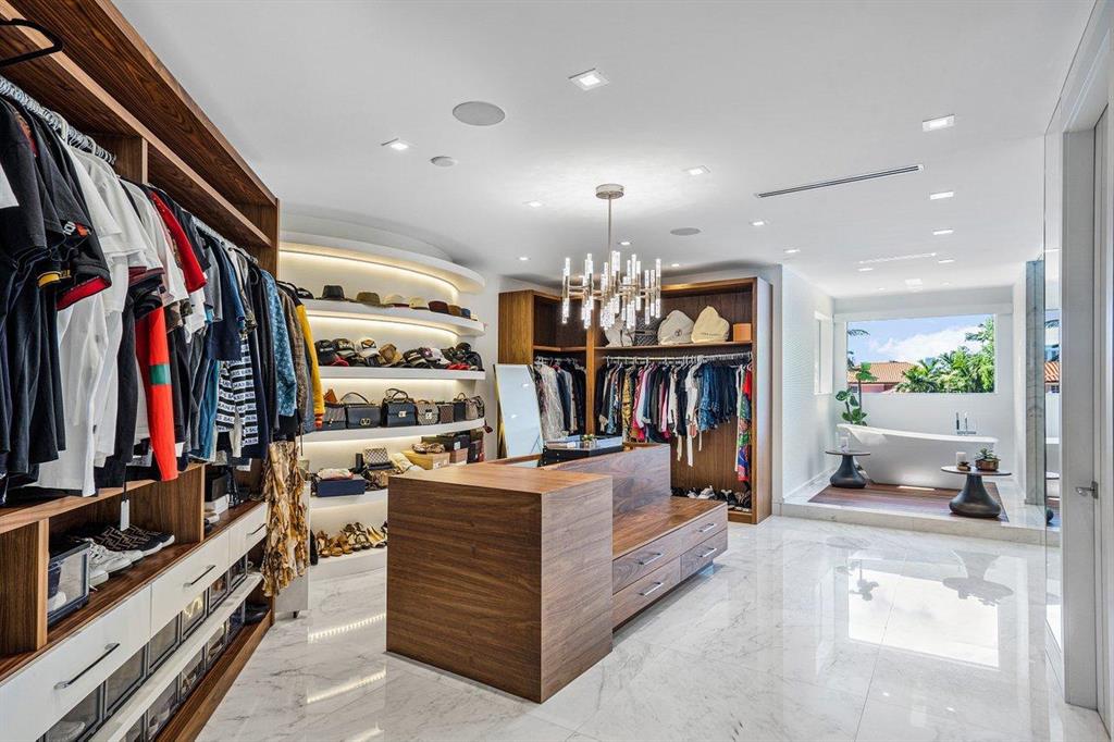 GOLDEN BEACH SEC A - Residential