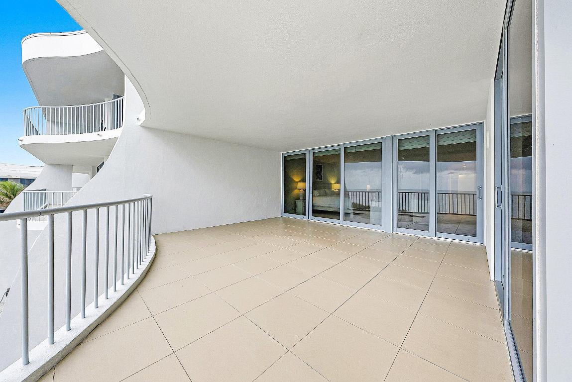 SAILFISH POINT - Residential